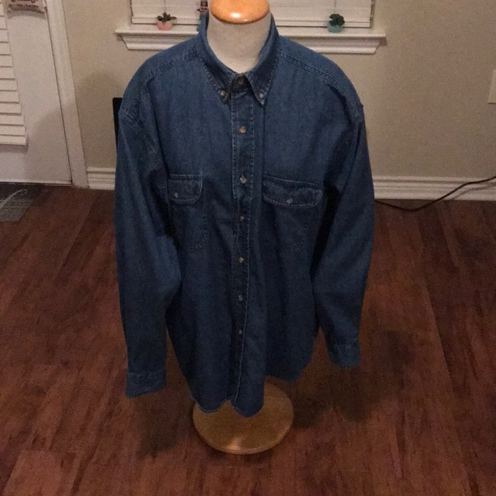 Great looking button down long sleeve denim shirt